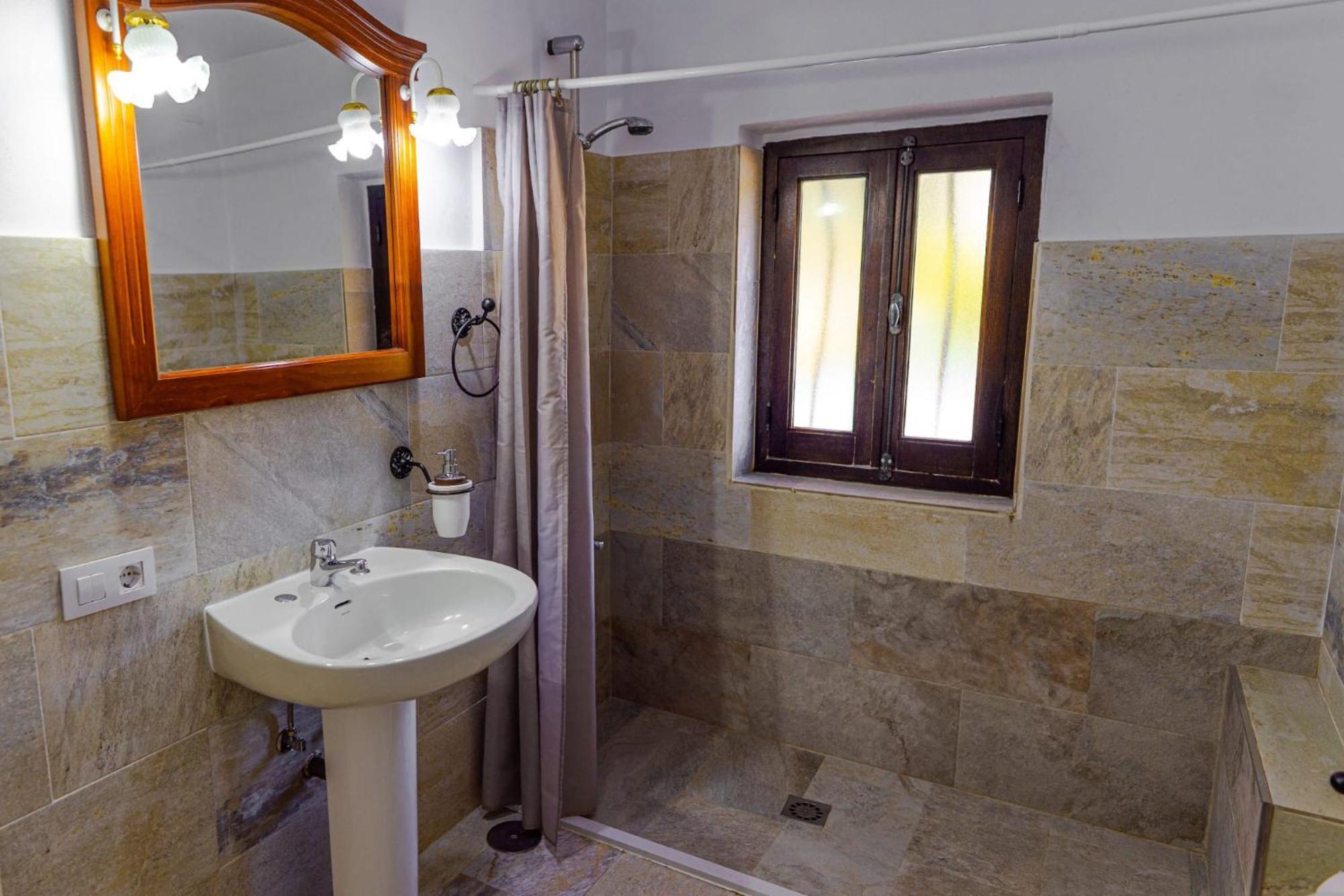 La Fuente De El Nacimiento Guest House Benamahoma Eksteriør bilde