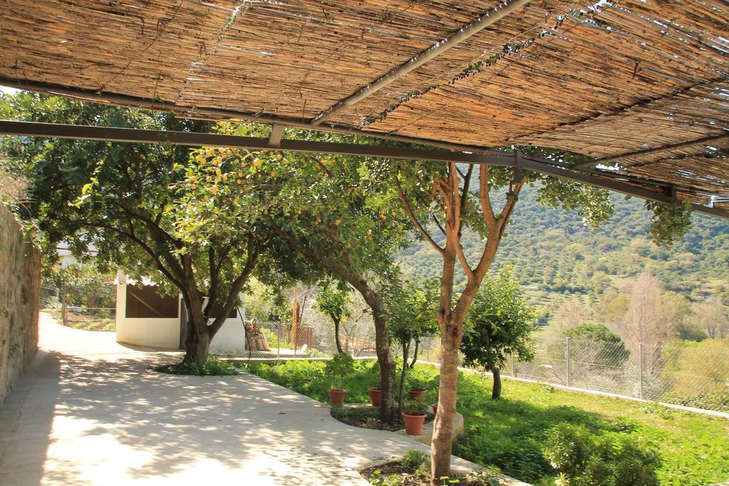 La Fuente De El Nacimiento Guest House Benamahoma Eksteriør bilde